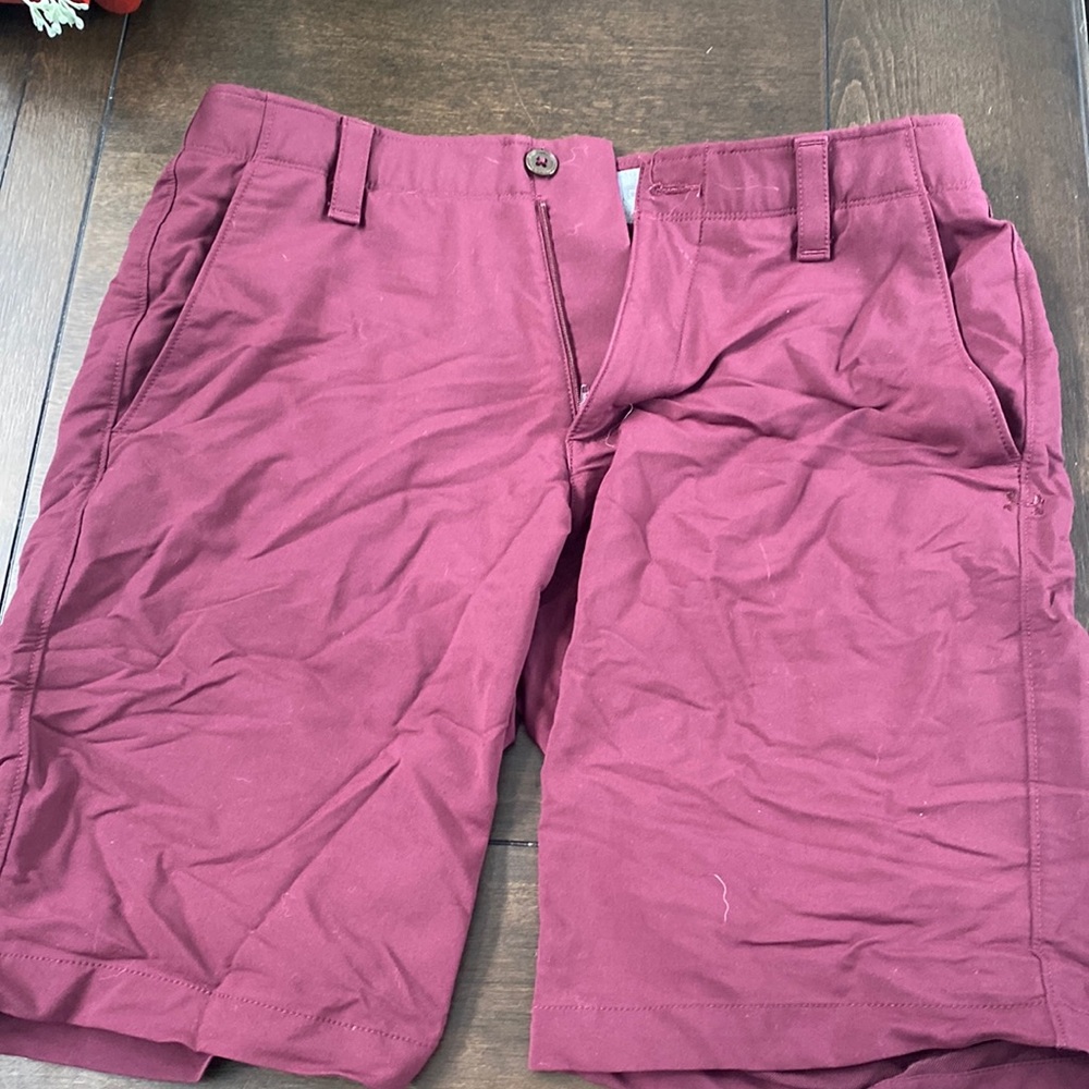 Mens Under Armour shorts size 32